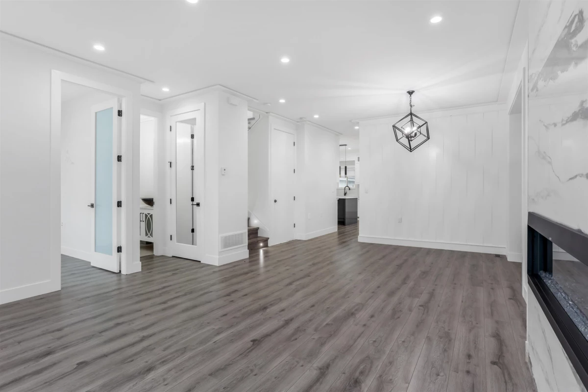 Kitchen Photo of 13762 112 Avenue, Surrey, BC