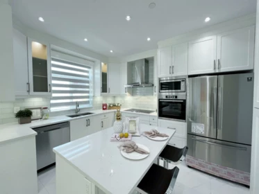 Kitchen Island Photo of 3275 E 20th Avenue, Vancouver, BC