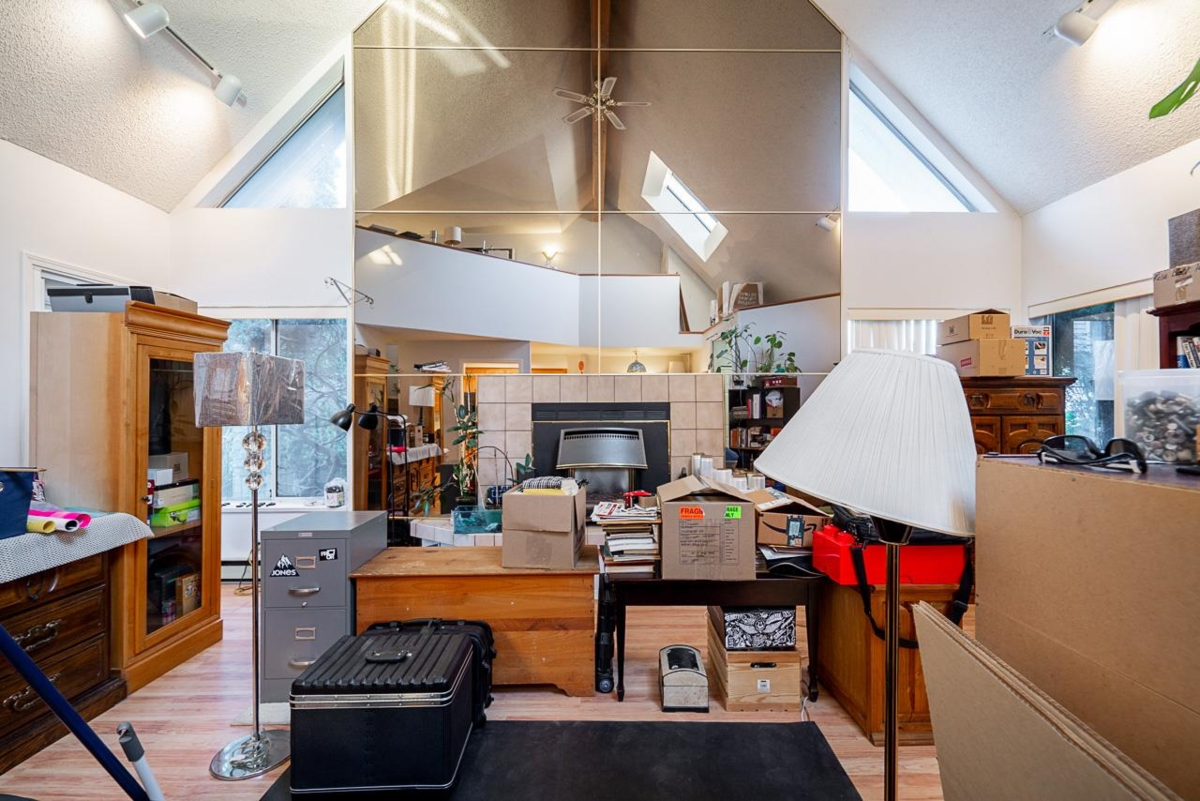 Kitchen Island Photo of 9 9785 152b Street, Surrey, BC