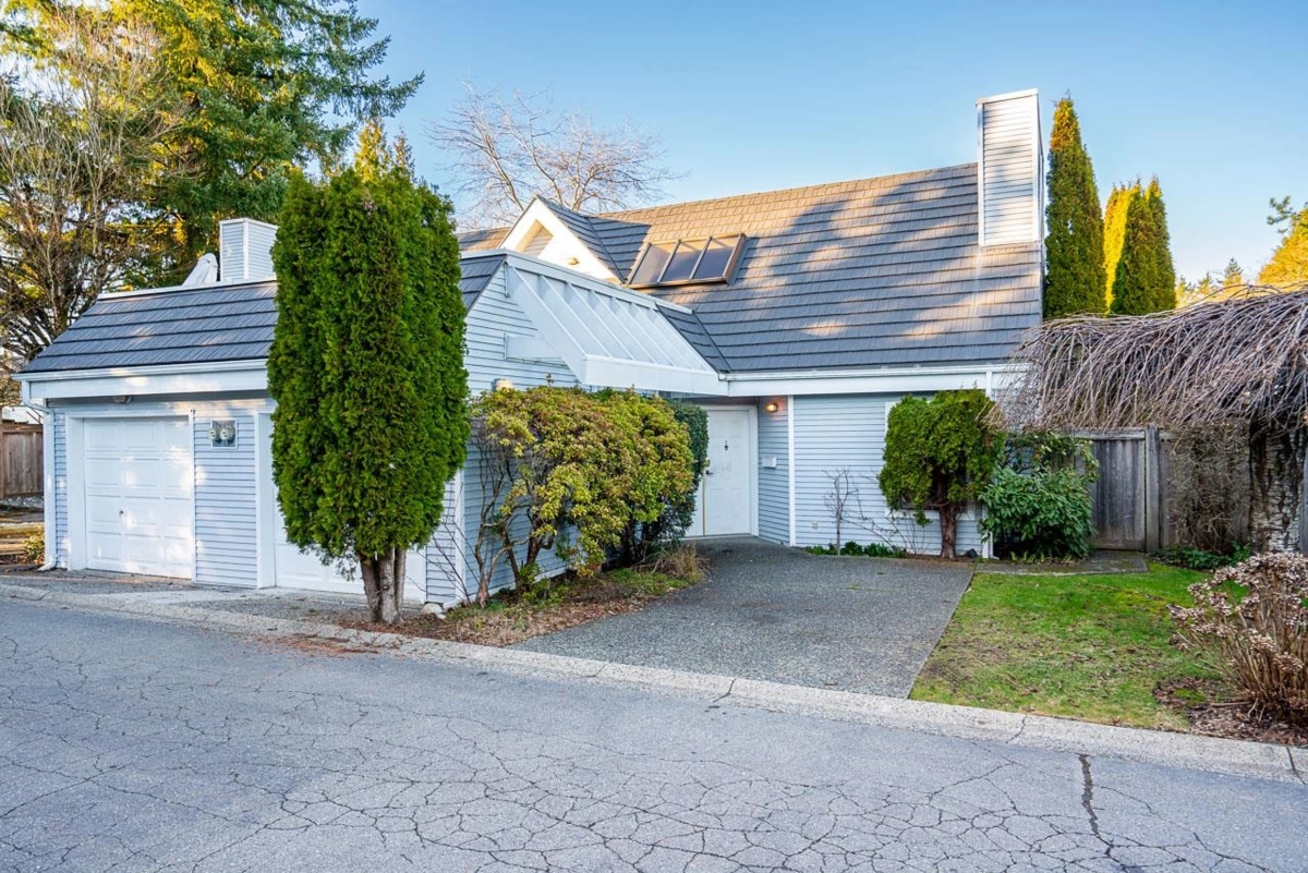 Living Room Photo of 9 9785 152b Street, Surrey, BC