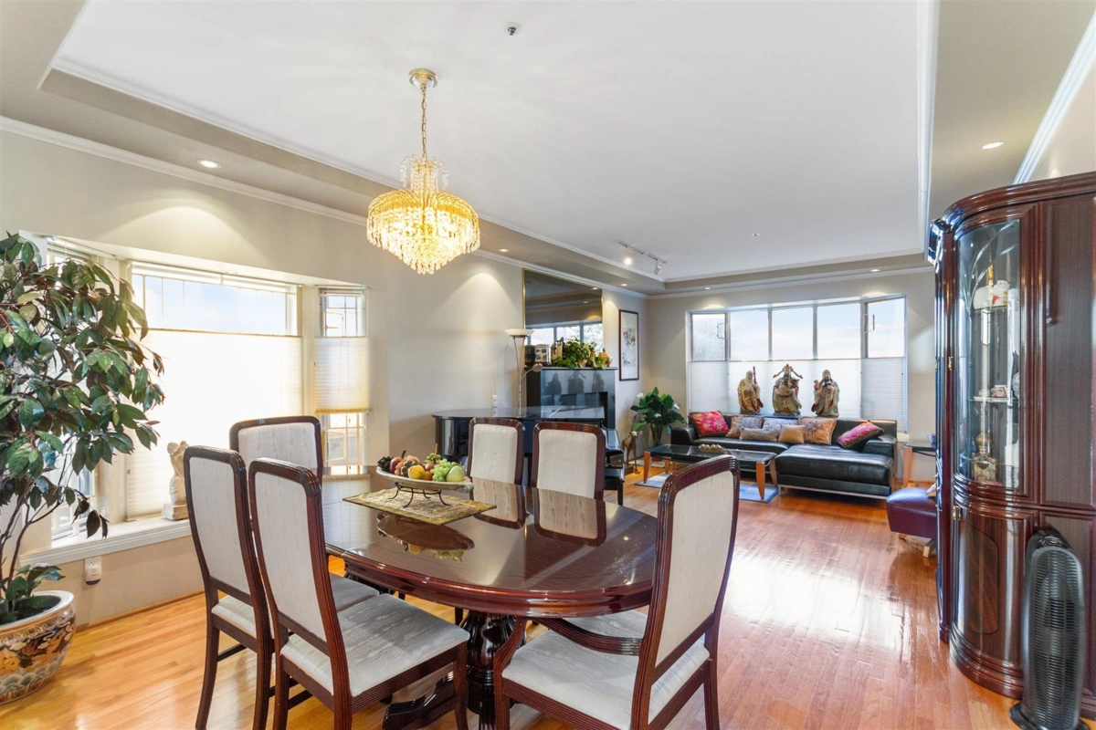 Dining Area Photo of 1028 W 51st Avenue, Vancouver, BC