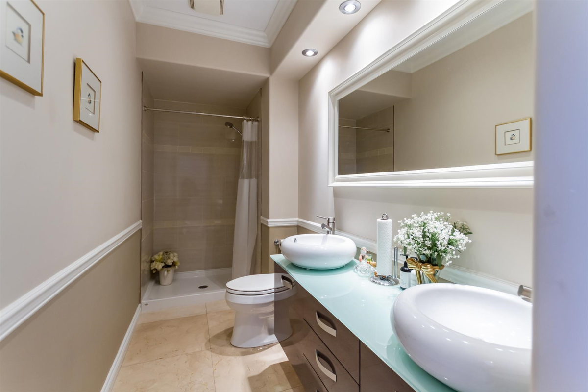 Entry Foyer Photo of 1028 W 51st Avenue, Vancouver, BC