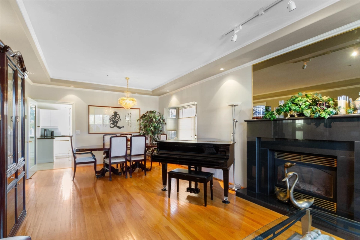 Family Room Photo of 1028 W 51st Avenue, Vancouver, BC