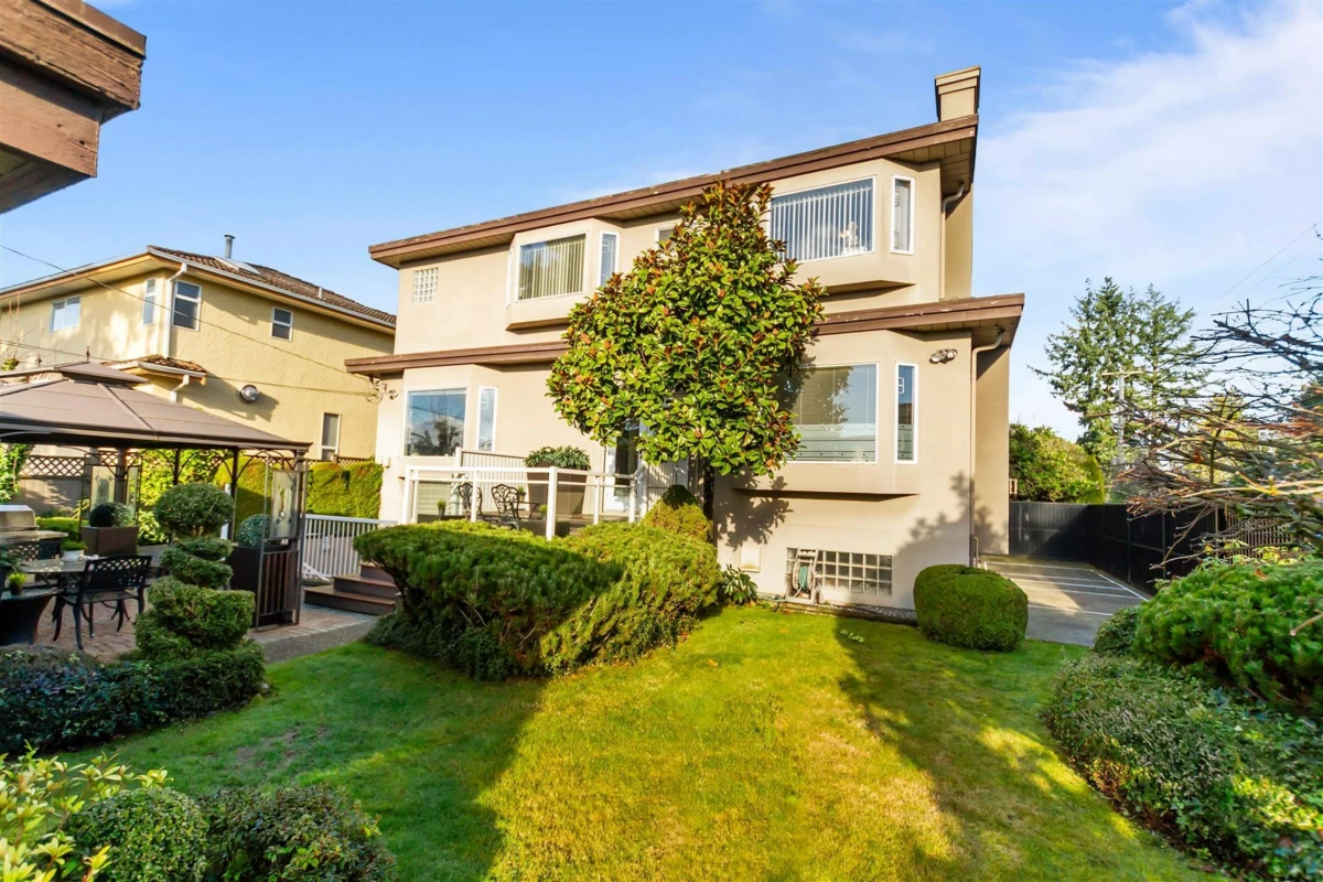 Front Yard Photo of 1028 W 51st Avenue, Vancouver, BC