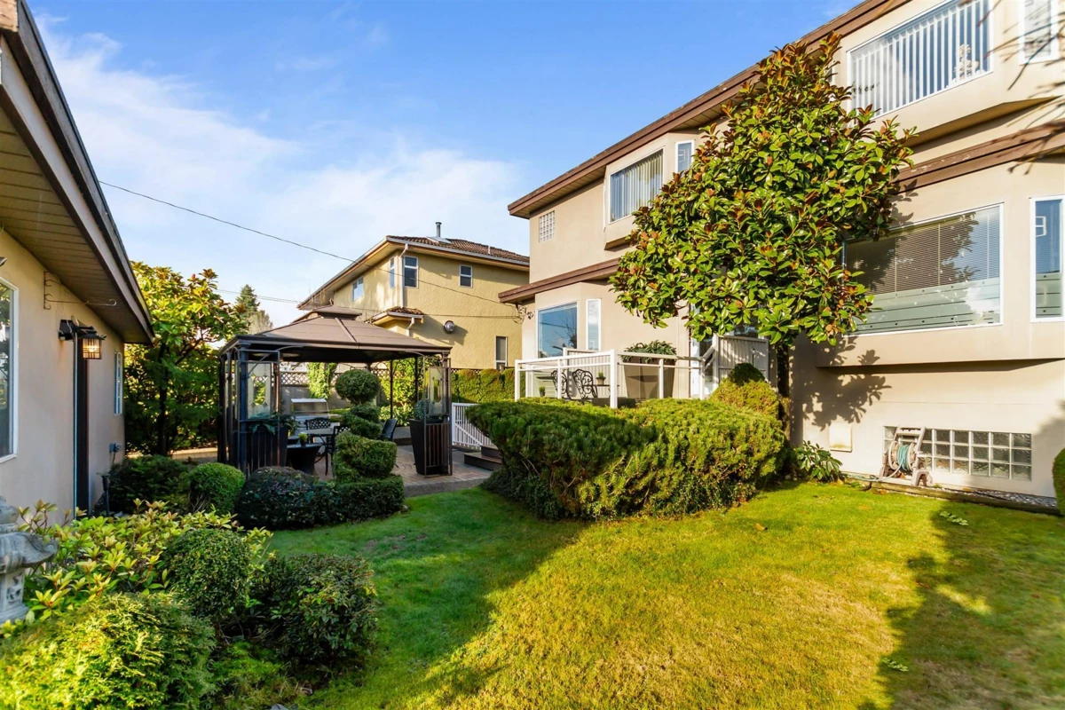 Garden / Landscaping Photo of 1028 W 51st Avenue, Vancouver, BC