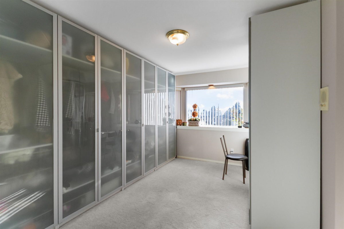 Guest Bathroom Photo of 1028 W 51st Avenue, Vancouver, BC