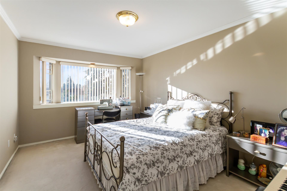 Powder Room Photo of 1028 W 51st Avenue, Vancouver, BC