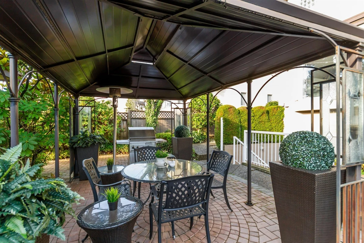 Staircase Photo of 1028 W 51st Avenue, Vancouver, BC