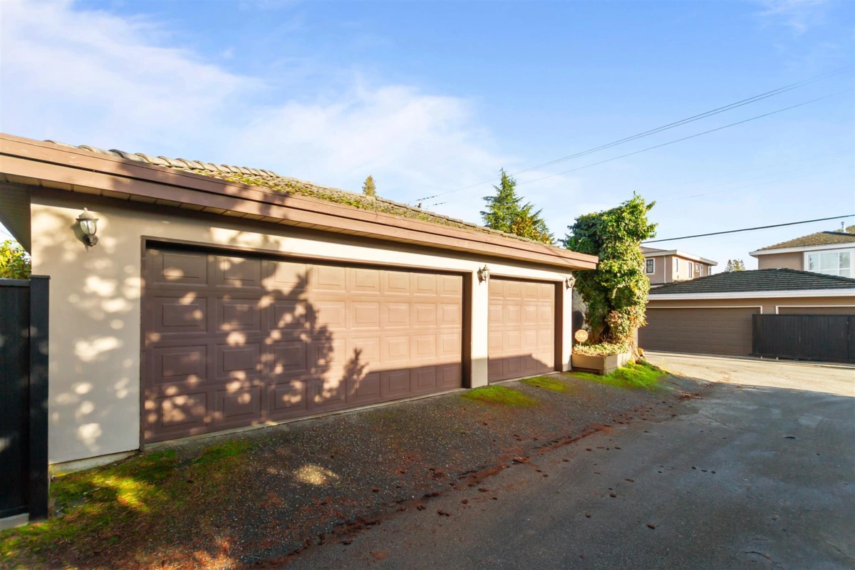 Swimming Pool Photo of 1028 W 51st Avenue, Vancouver, BC