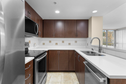 602 290 Newport Drive, Port Moody, BC, North Shore Pt Moody — 2 bed apartment/condo for sale