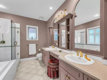 Guest Bathroom Photo of 563 Esquimalt Avenue, West Vancouver, BC