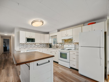 82 19658 Pinyon Lane, Pitt Meadows, BC, Central Meadows — 2 bed manufactured home for sale