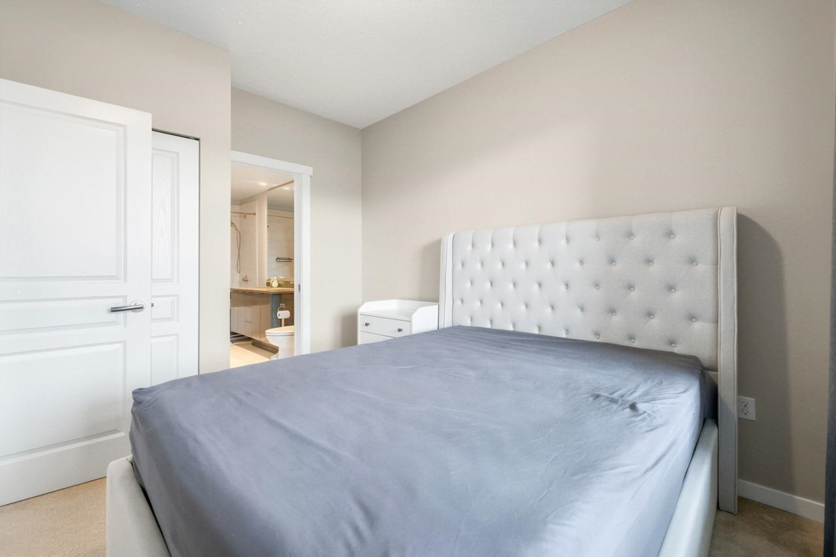 Primary Bathroom Photo of 117 9311 Alexandra Road, Richmond, BC