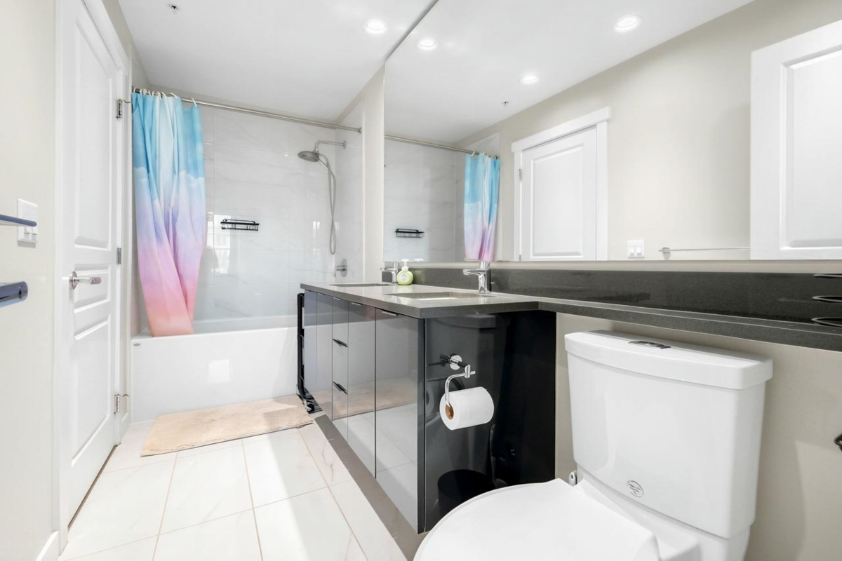 Walk-In Closet Photo of 117 9311 Alexandra Road, Richmond, BC