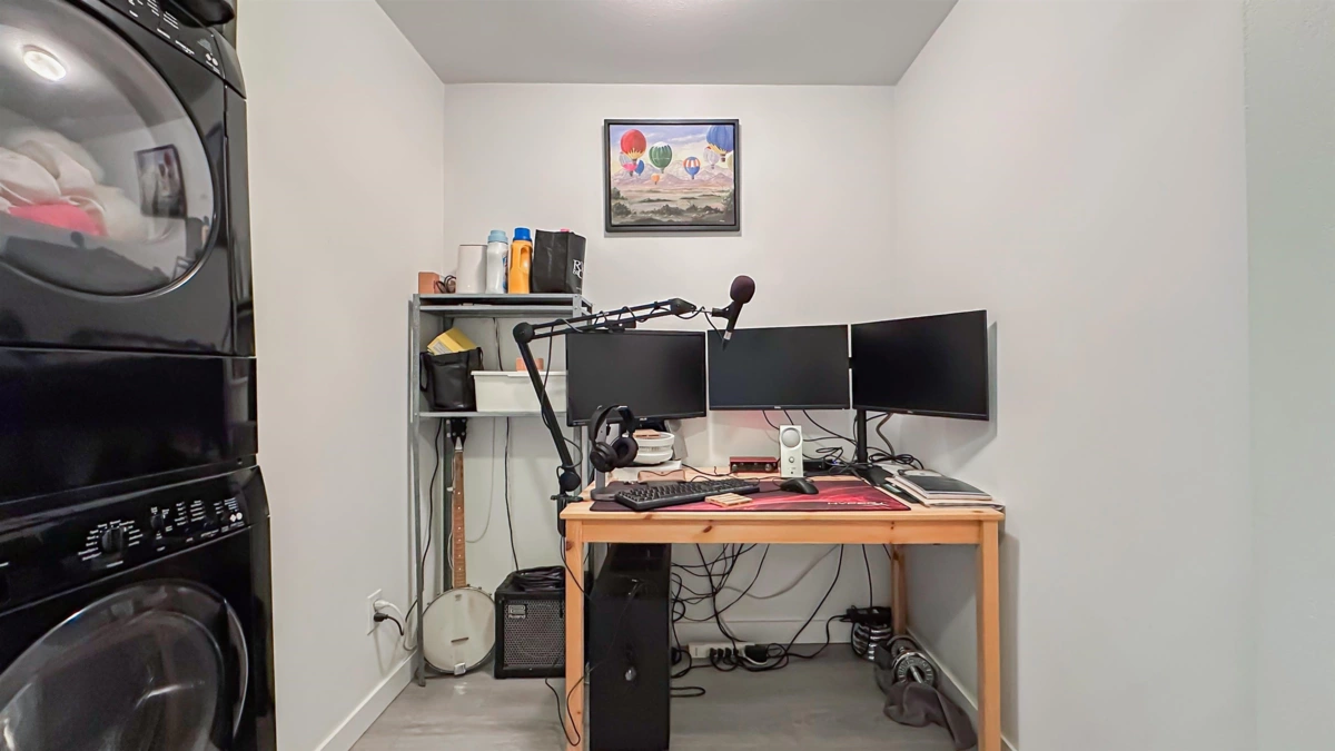 Walk-In Closet Photo of 309 2211 Wall Street, Vancouver, BC