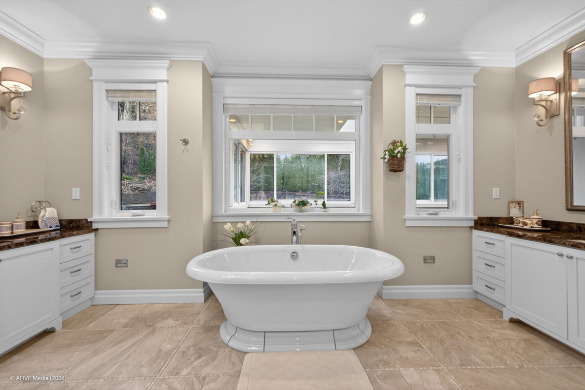 Entry Foyer Photo of 16166 30b Avenue, Surrey, BC