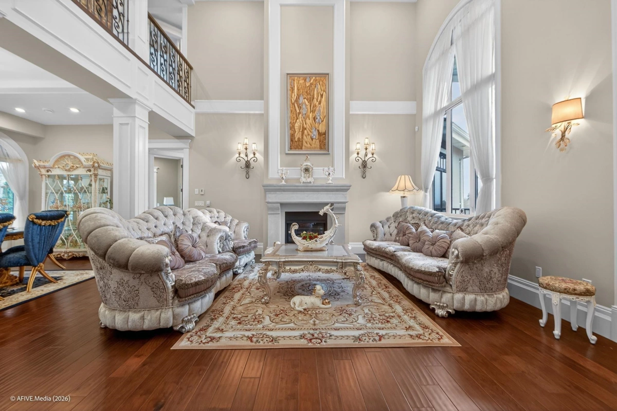 Family Room Photo of 16166 30b Avenue, Surrey, BC