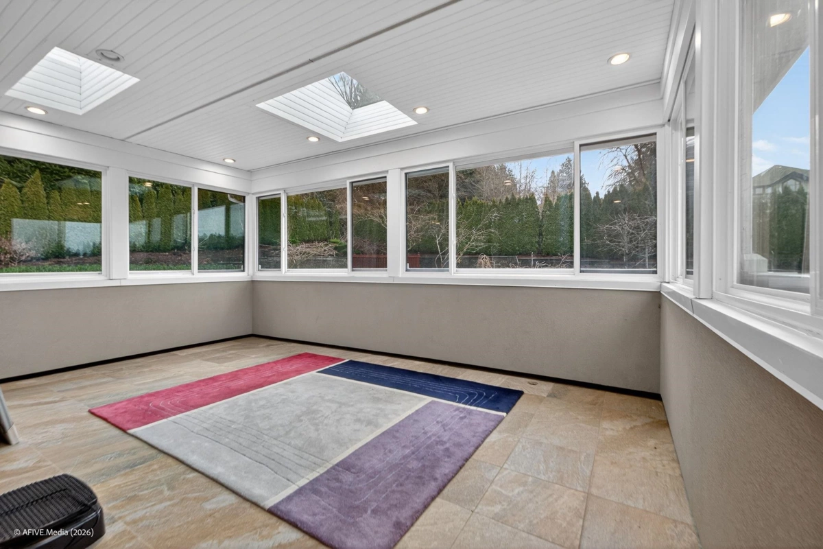 Garage Interior Photo of 16166 30b Avenue, Surrey, BC