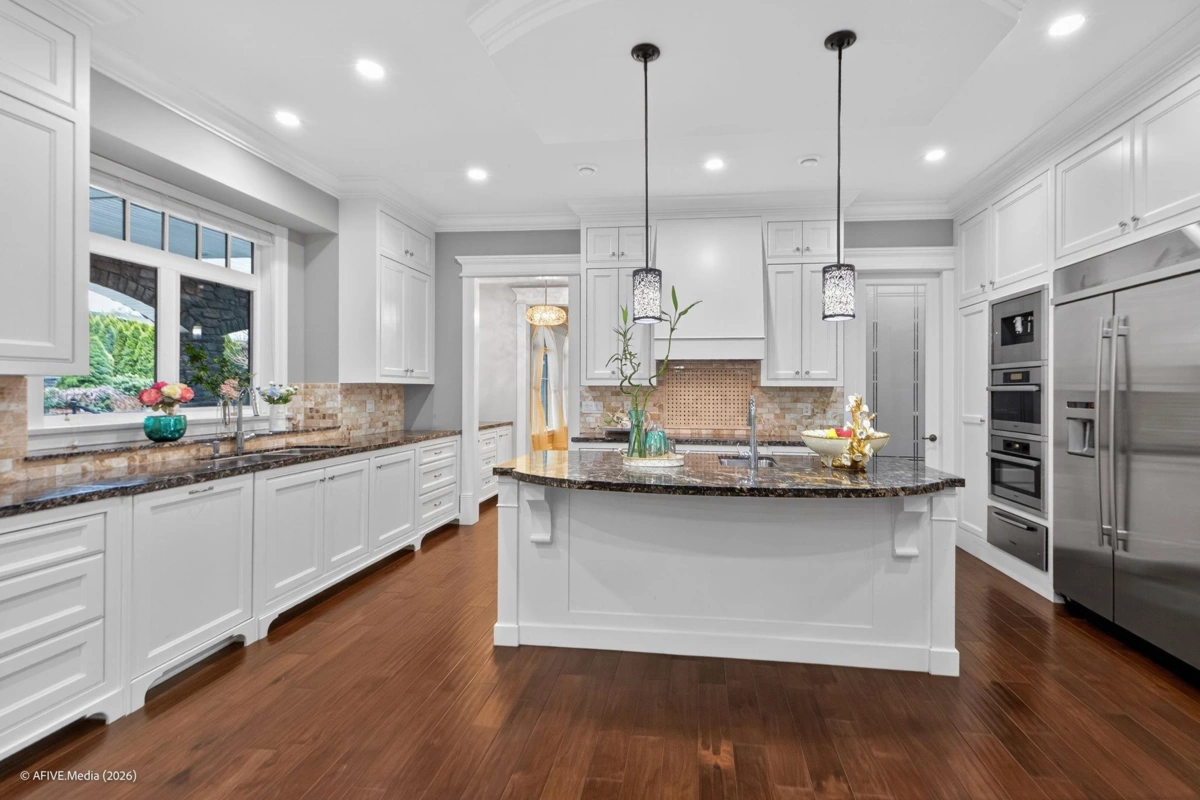Kitchen Island Photo of 16166 30b Avenue, Surrey, BC