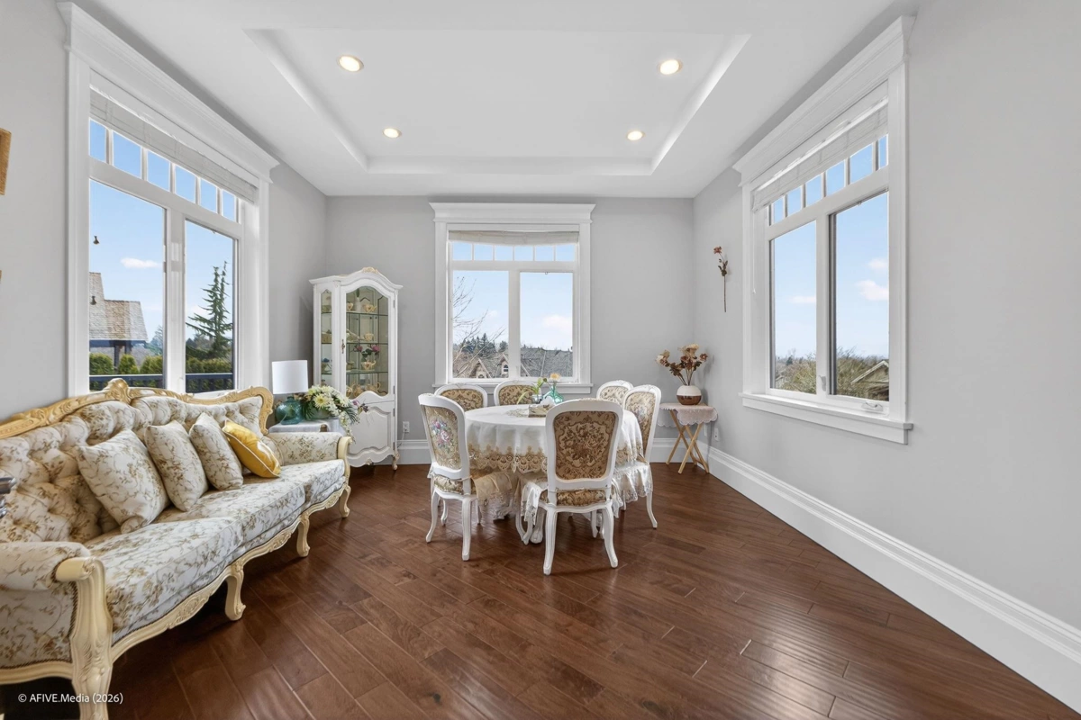 Walk-In Closet Photo of 16166 30b Avenue, Surrey, BC