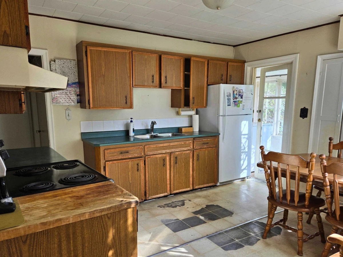 Dining Area Photo of 547 N Fletcher Road, Gibsons, BC