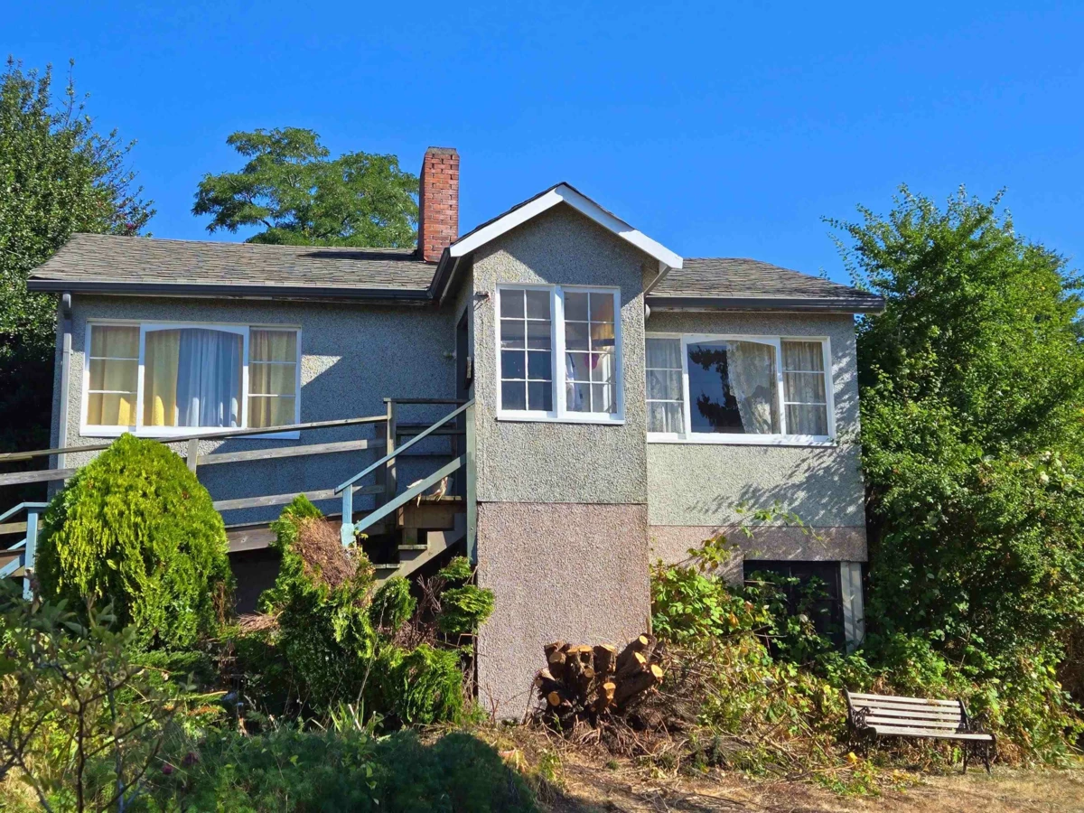 Exterior Front Photo of 547 N Fletcher Road, Gibsons, BC