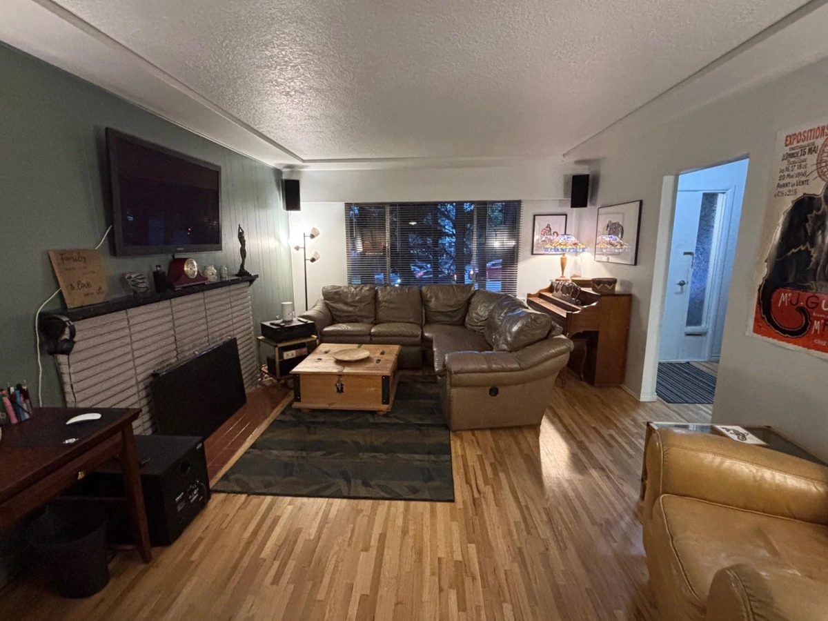 Kitchen Island Photo of 11230 72 Avenue, Delta, BC