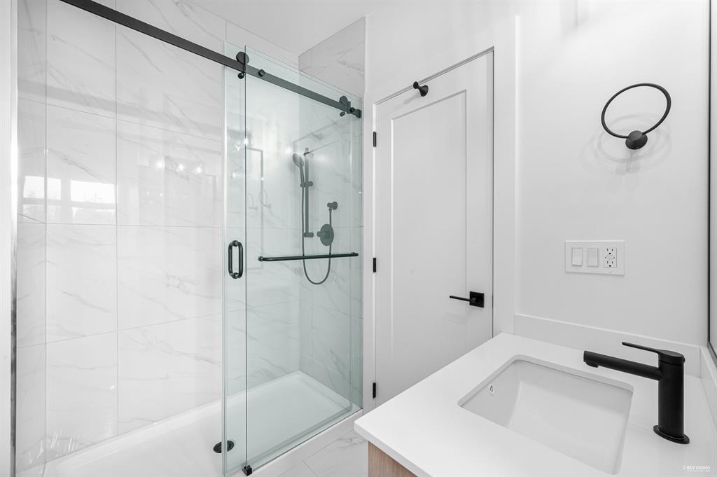 Breakfast Nook Photo of 21 798 Hot Springs Road, Harrison Hot Springs, BC