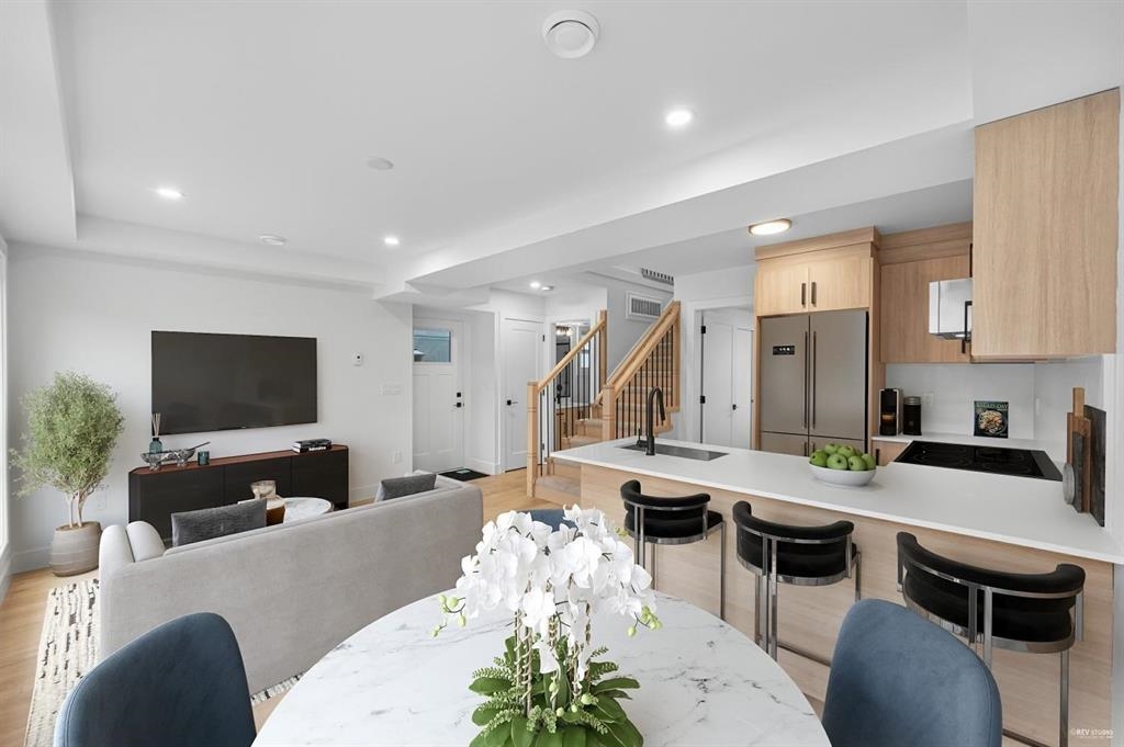 Dining Area Photo of 21 798 Hot Springs Road, Harrison Hot Springs, BC