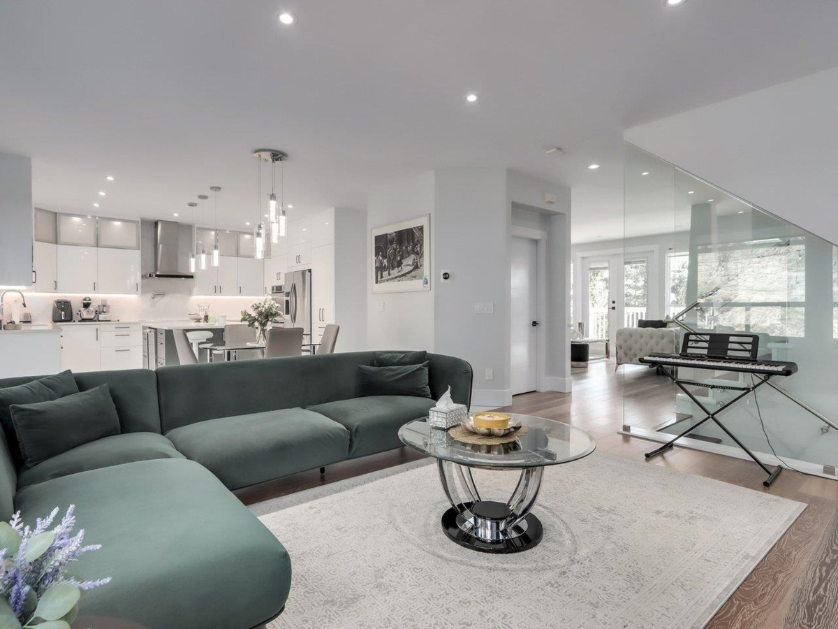 Breakfast Nook Photo of 108 Sycamore Drive, Port Moody, BC