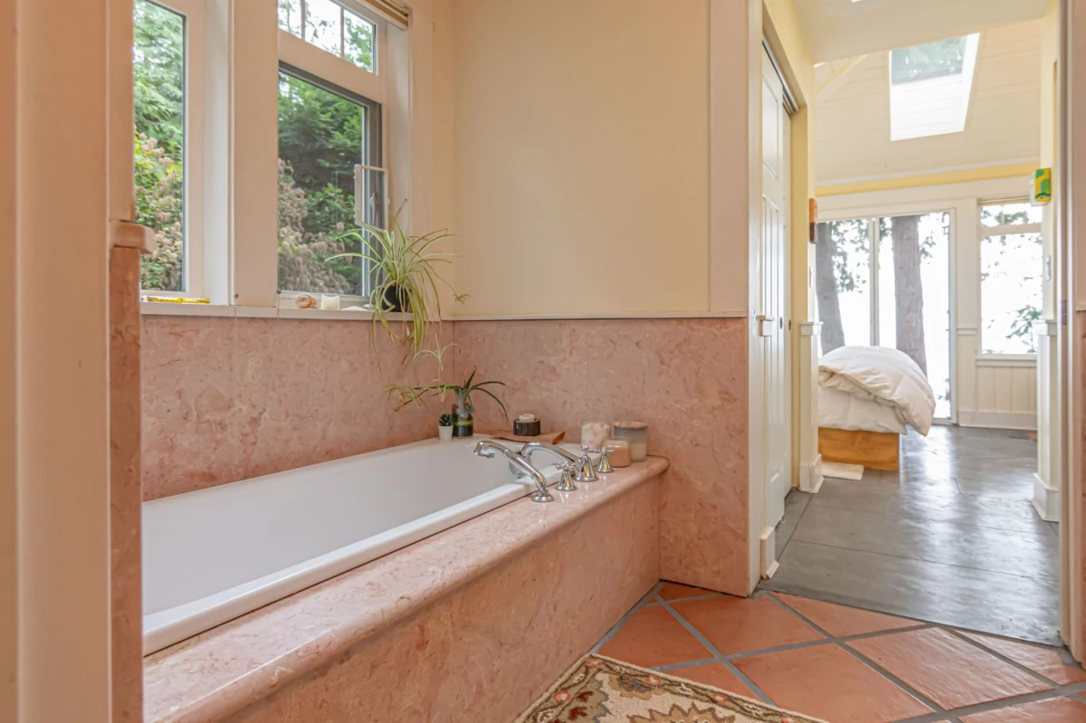 Basement Recreation Room Photo of 105 Island Park Drive, Galiano Island, BC