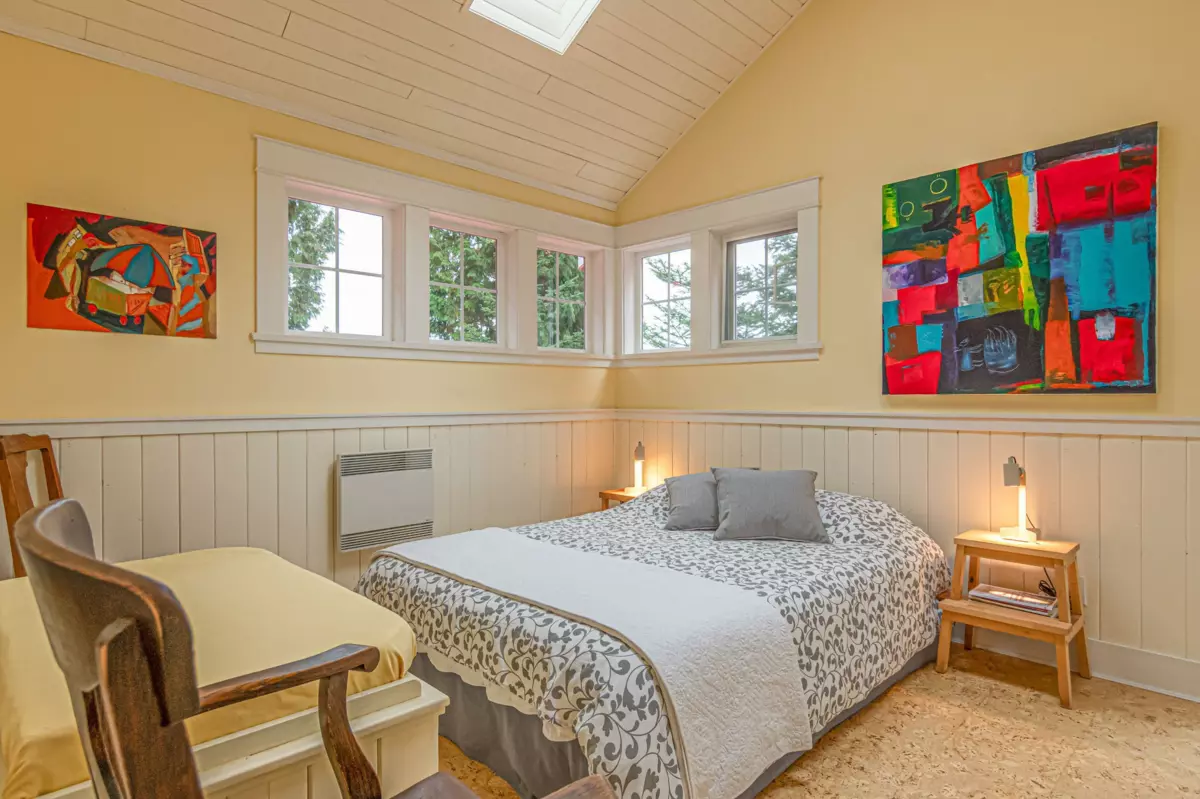 Entry Foyer Photo of 105 Island Park Drive, Galiano Island, BC
