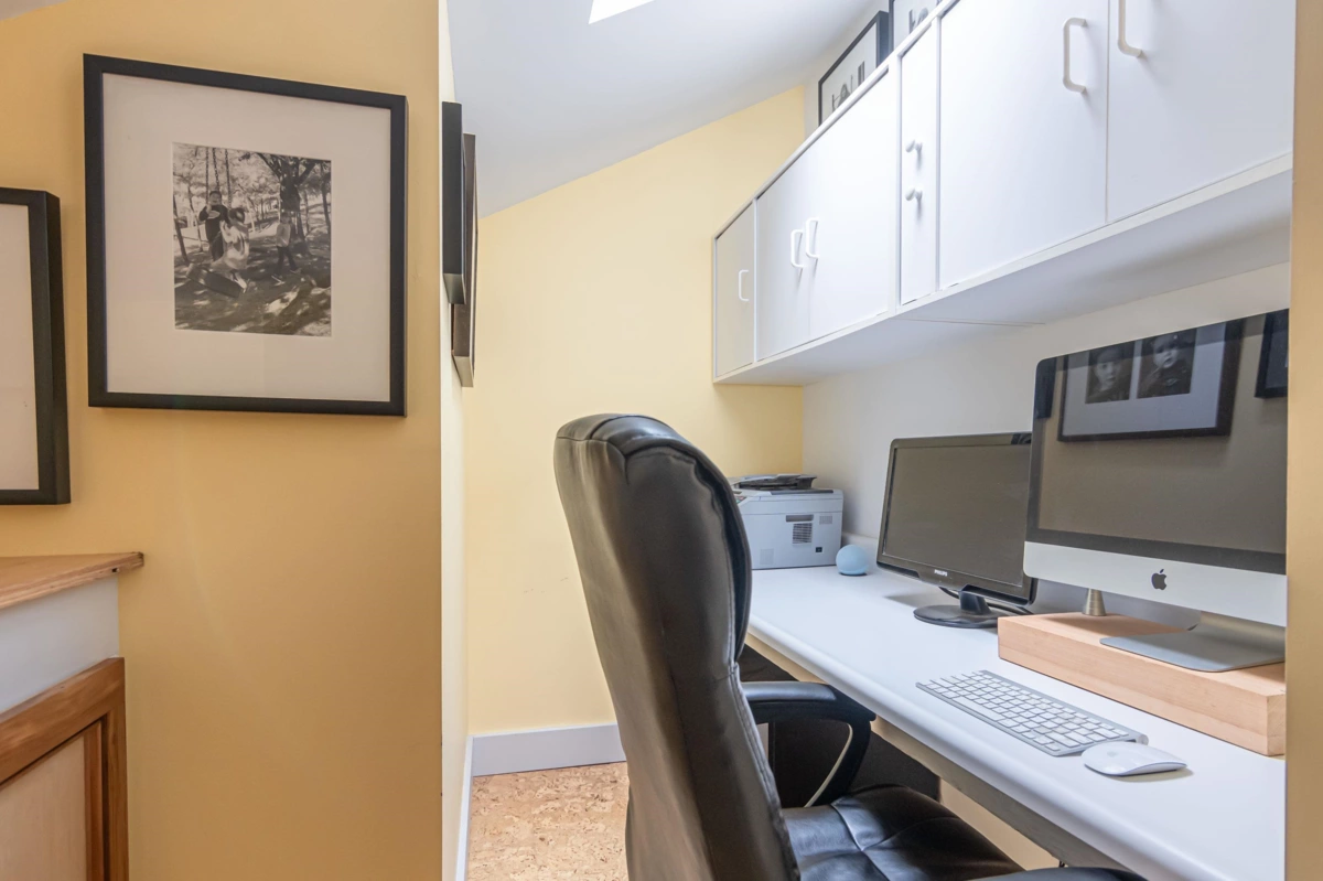 Hallway Photo of 105 Island Park Drive, Galiano Island, BC