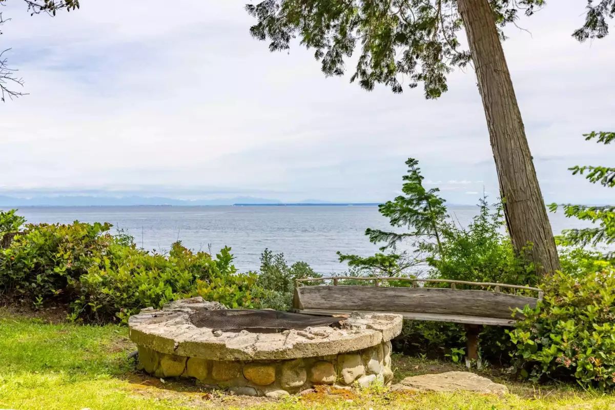 Kitchen Photo of 105 Island Park Drive, Galiano Island, BC