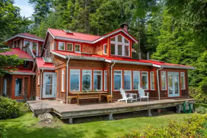 105 Island Park Drive, Galiano Island, BC, Galiano Island — 3 bed single family residence for sale
