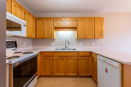 4 3380 Gladwin Road, Abbotsford, BC