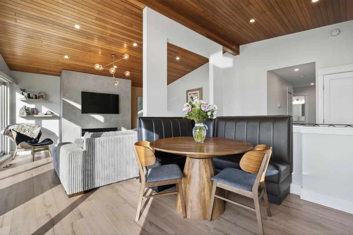 Kitchen Island Photo of 33777 4 Avenue, Mission, BC