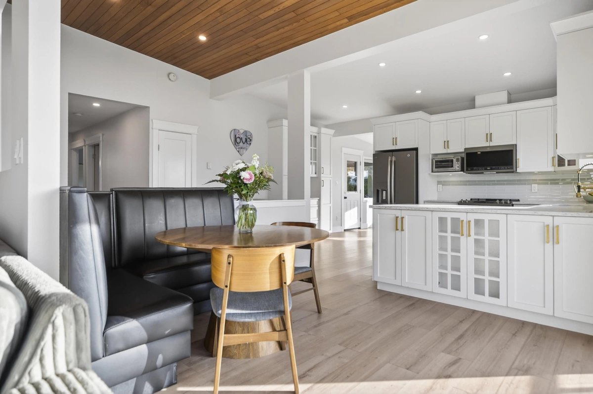 Kitchen Photo of 33777 4 Avenue, Mission, BC