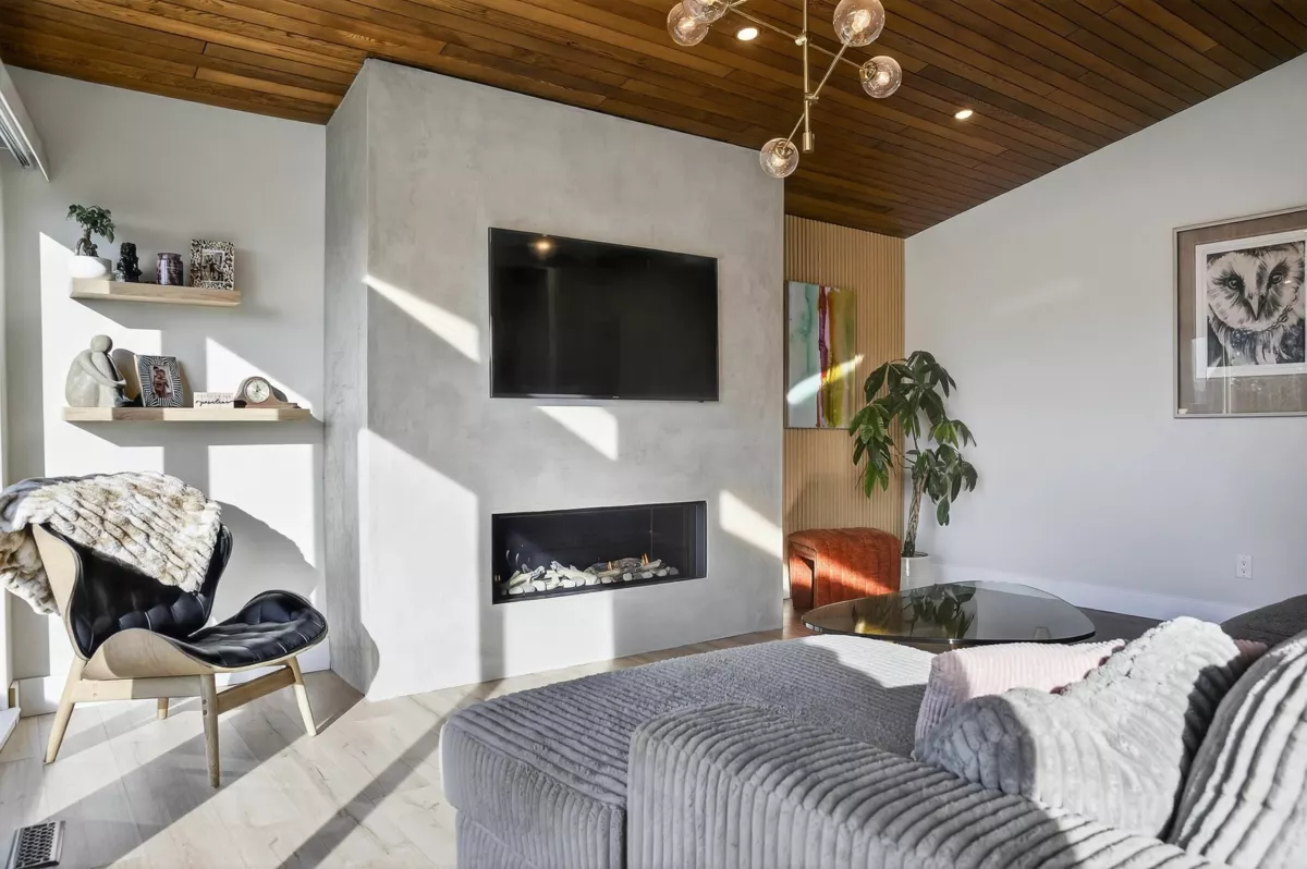 Living Room Photo of 33777 4 Avenue, Mission, BC