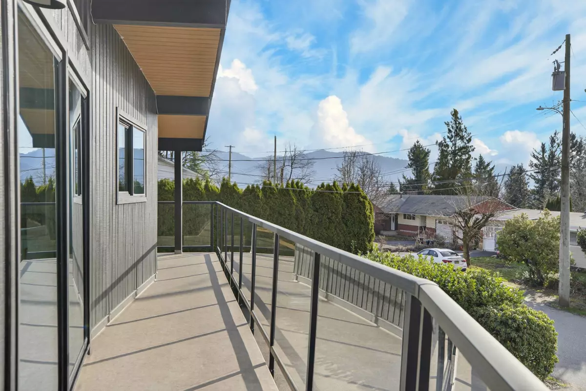 Powder Room Photo of 33777 4 Avenue, Mission, BC