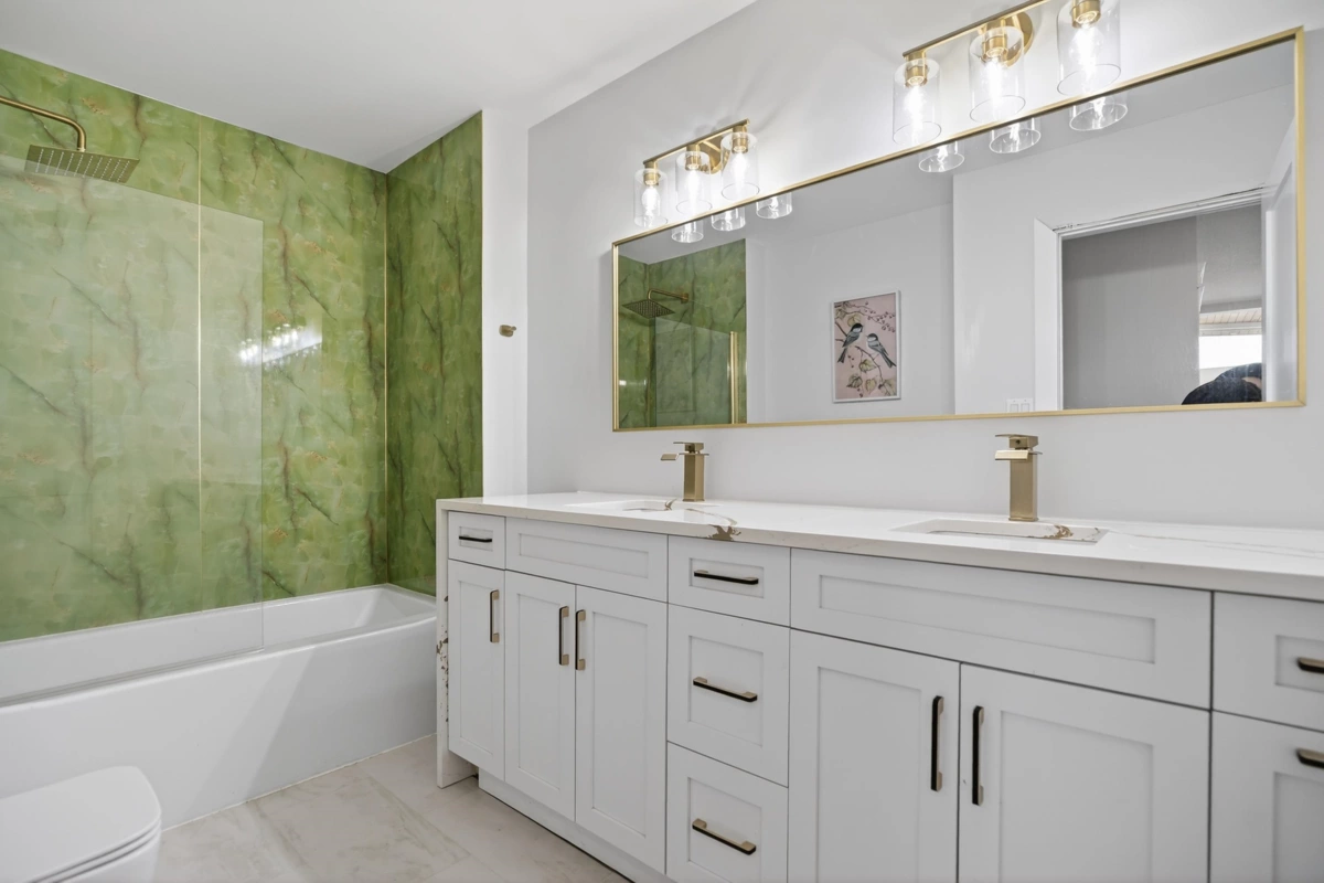 Staircase Photo of 33777 4 Avenue, Mission, BC