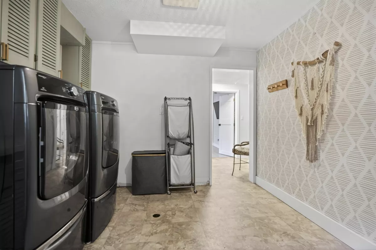 Swimming Pool Photo of 33777 4 Avenue, Mission, BC