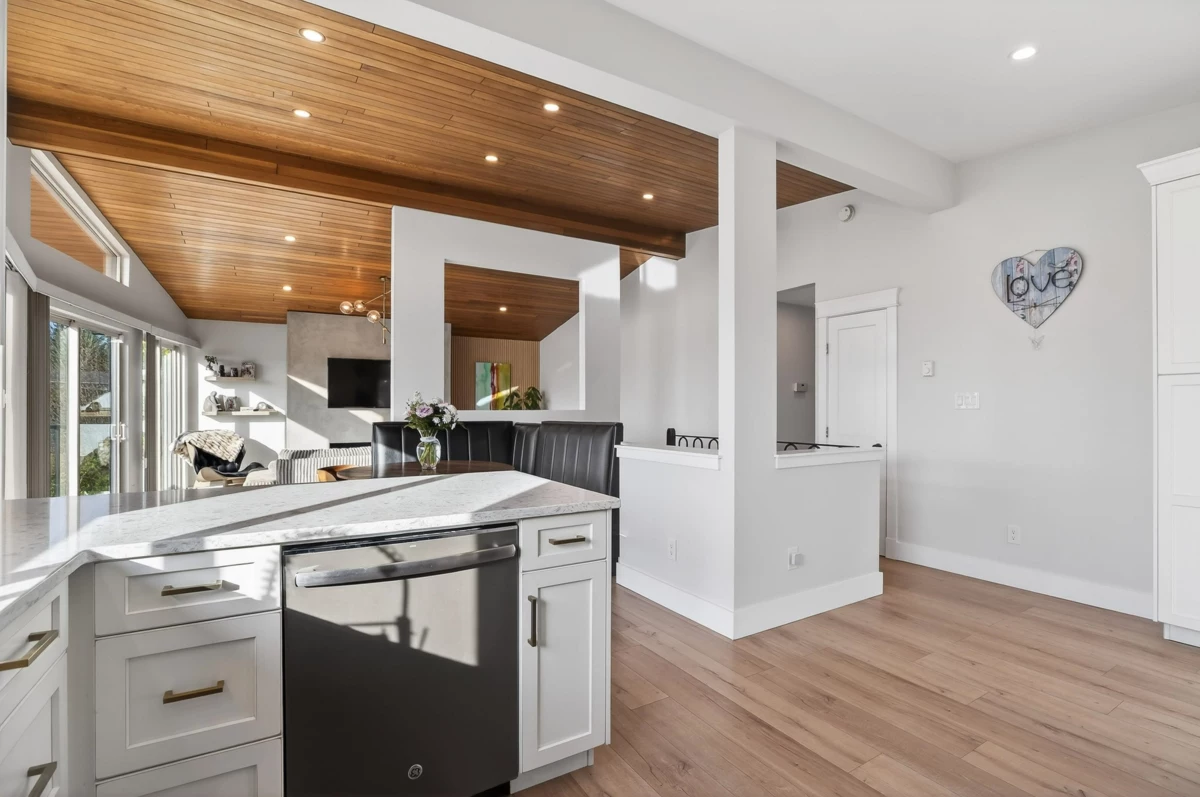 Walk-In Closet Photo of 33777 4 Avenue, Mission, BC