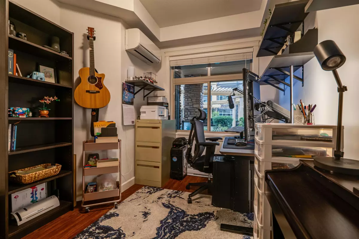 Entry Foyer Photo of 117 12635 190a Street, Pitt Meadows, BC