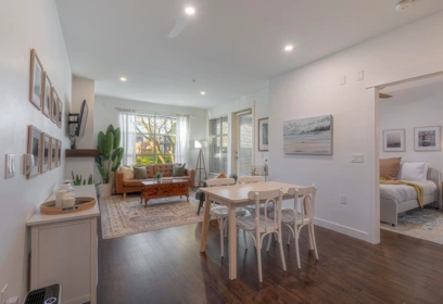 110 1468 St. Andrews Avenue, North Vancouver, BC