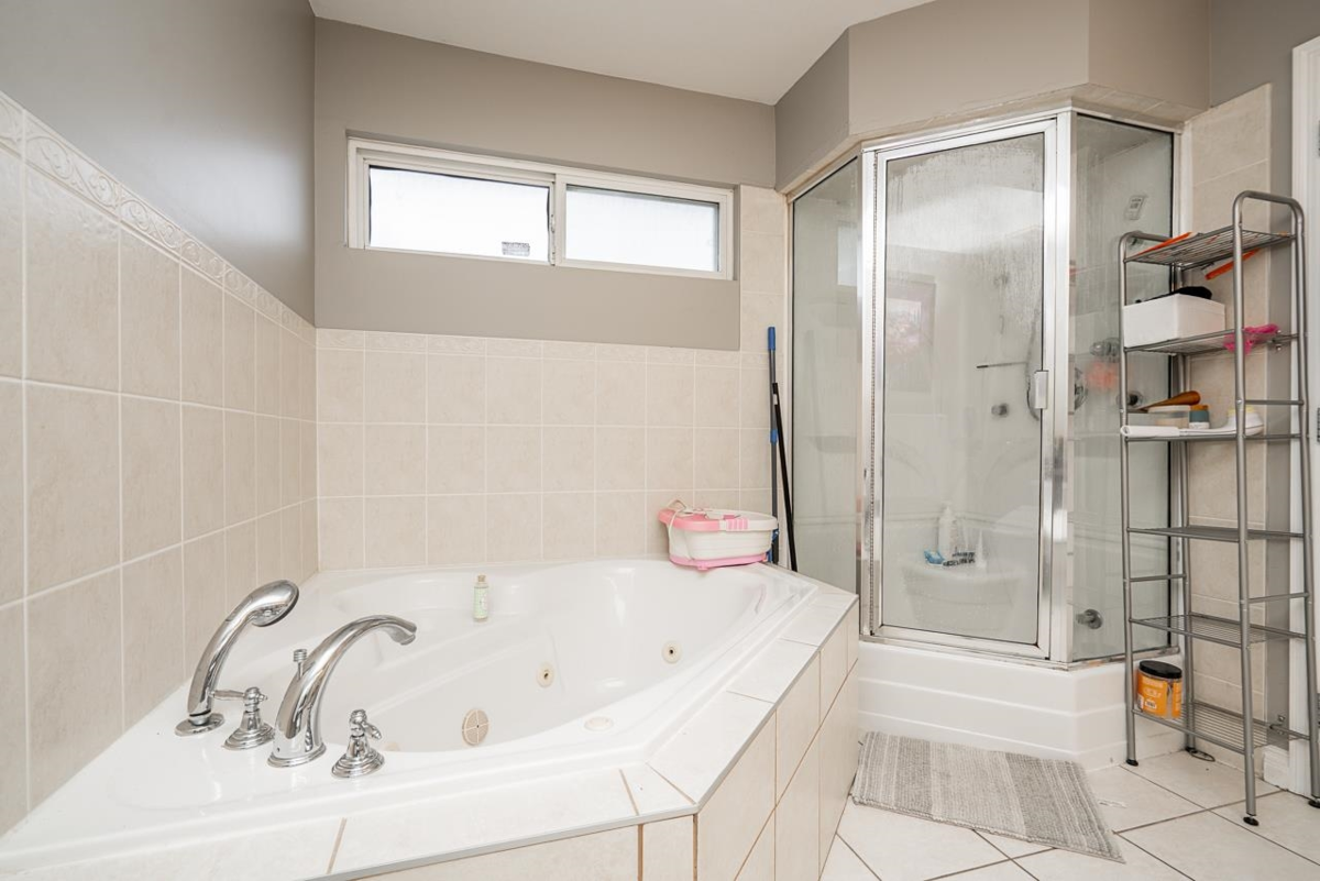 Hallway Photo of 14532 84 Avenue, Surrey, BC