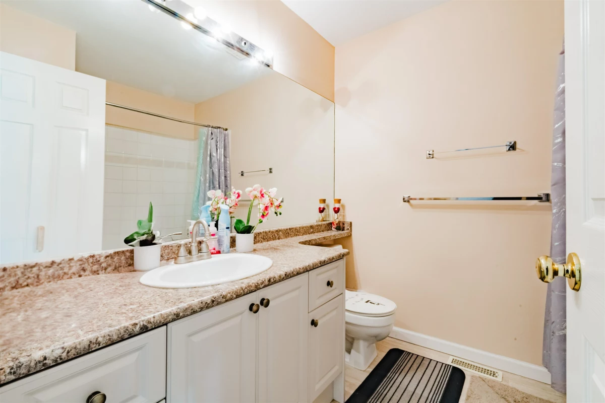 Bedroom 3 Photo of 9 7140 132 Street, Surrey, BC