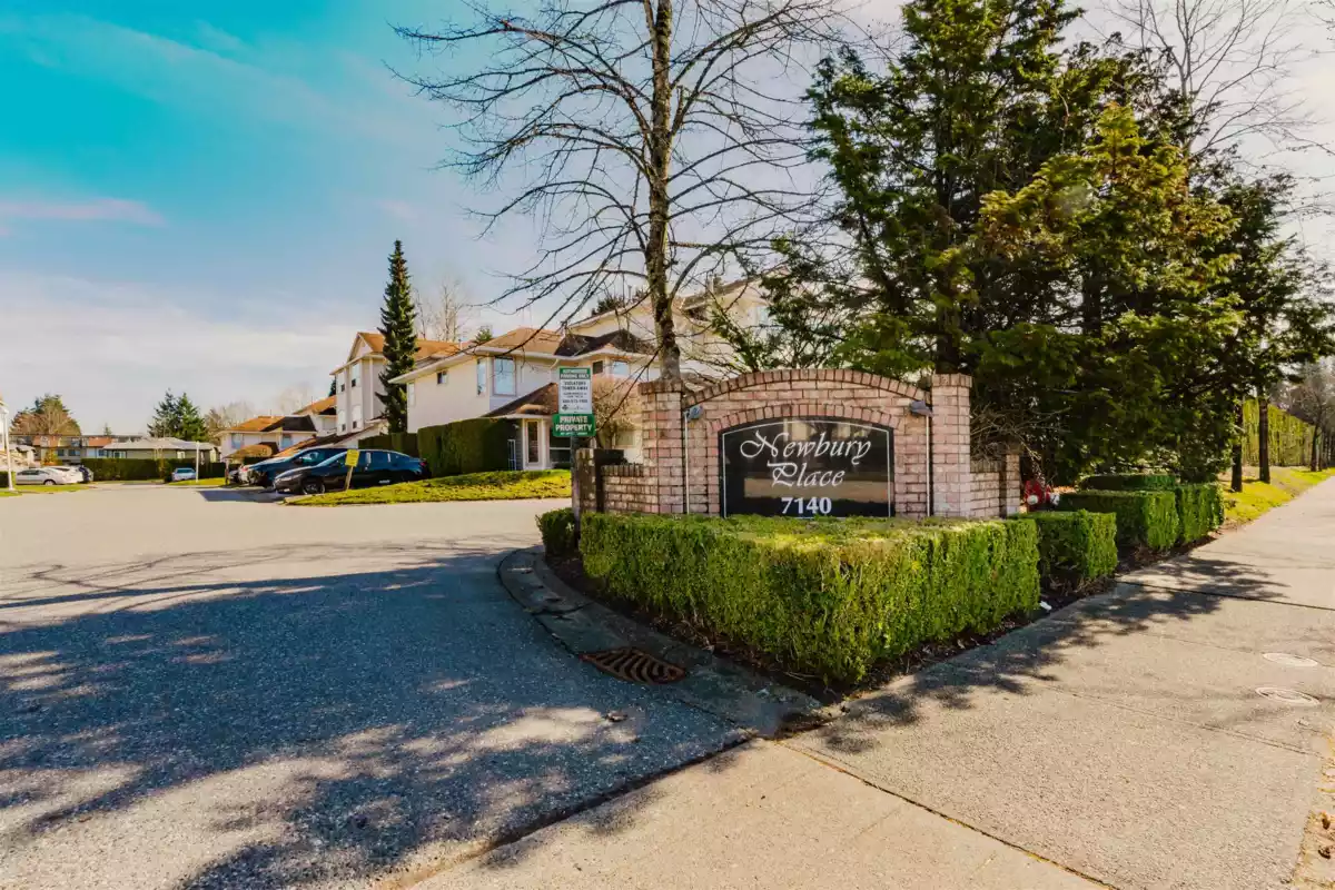 Mudroom Photo of 9 7140 132 Street, Surrey, BC
