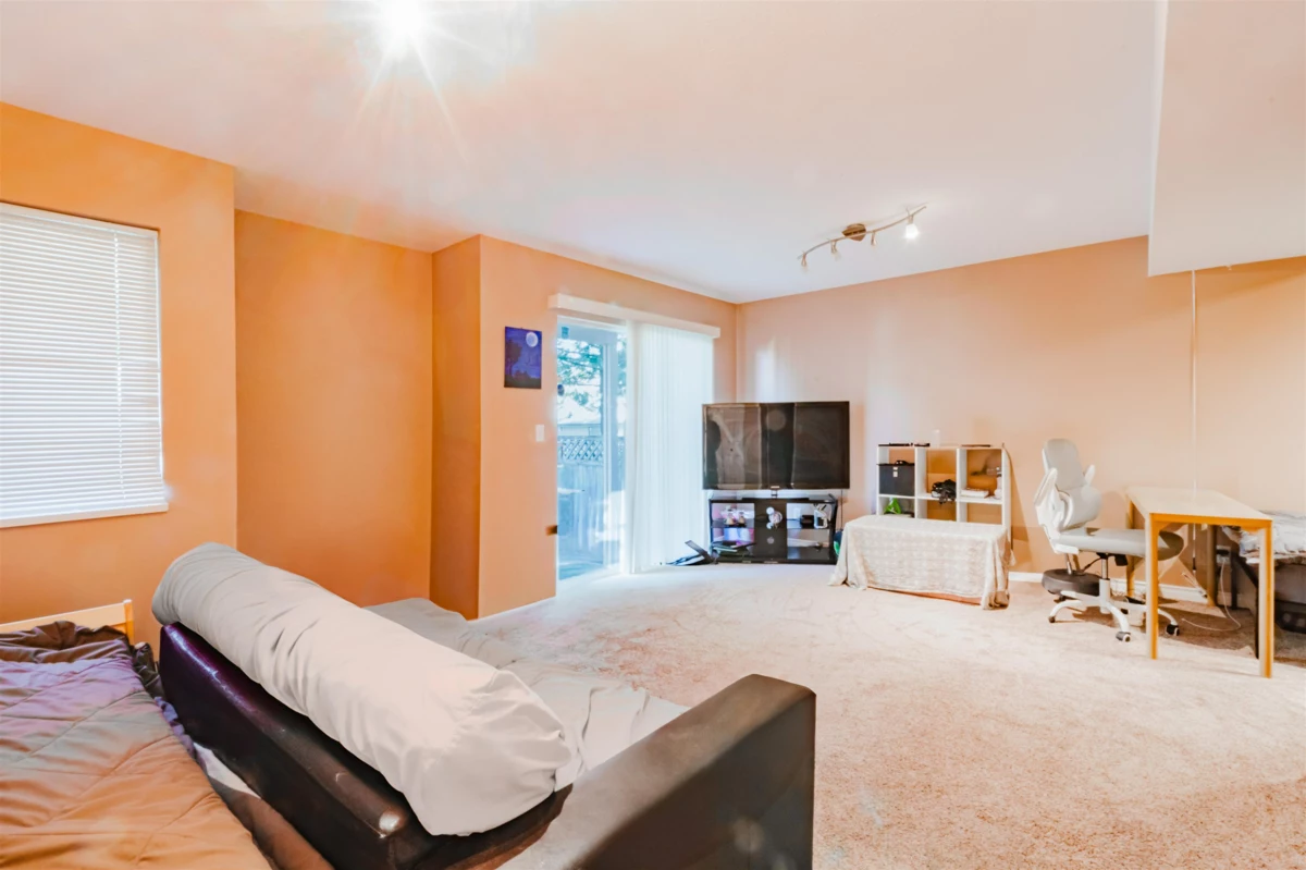 Office / Den Photo of 9 7140 132 Street, Surrey, BC