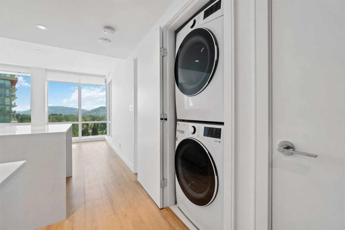 Dining Area Photo of 2304 1500 Fern Street, North Vancouver, BC